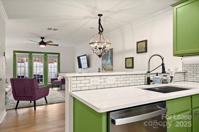 Building Photo - 1318 Green Oaks Ln