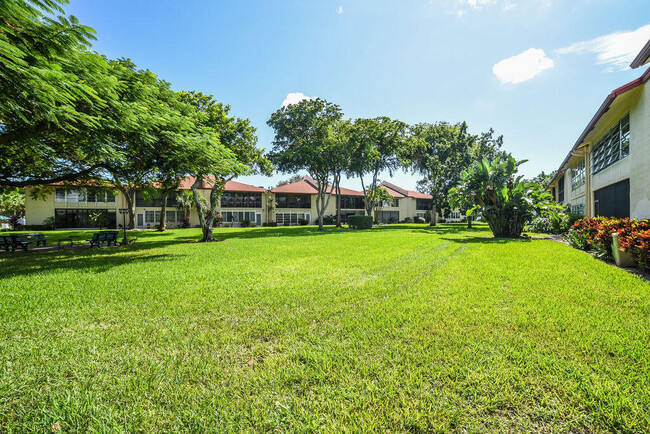 Building Photo - 6625 S Oriole Blvd