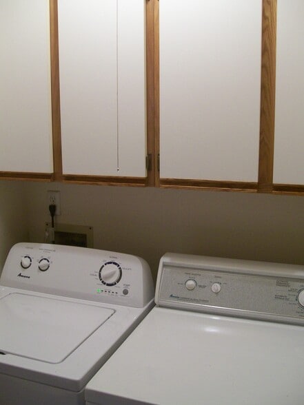 Building Photo - 2900 Ross Dr