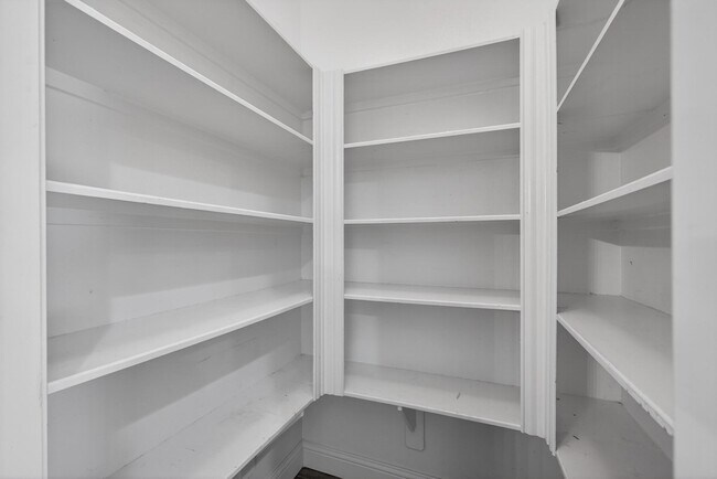 Building Photo - 6272 N Fawnlake Dr