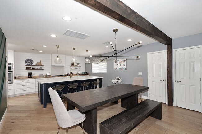 Building Photo - Fully Furnished Remodeled 4 Bedroom / 4 Bathroom Home with spacious back yard & pool in Central P...