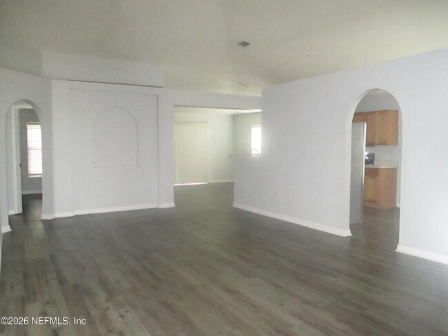 Building Photo - 738 N 5th St