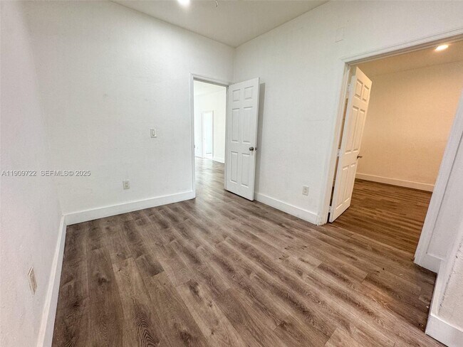 Building Photo - 8415 Harding Ave