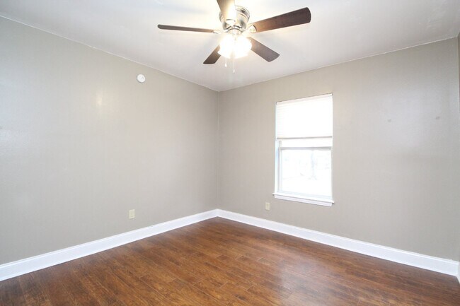 Building Photo - 4BR Ranch-Style Home off Olive Rd – Fenced Yard & Garage – Available 2/2