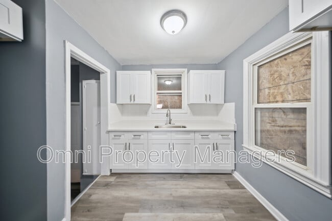 Building Photo - 10366 Roxbury St