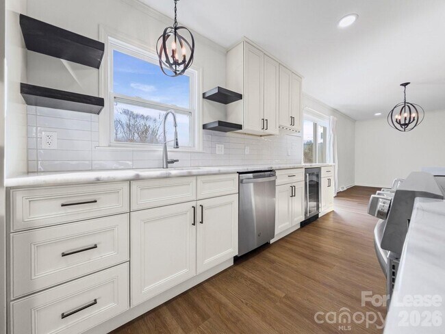 Building Photo - 16808 Knoxwood Dr