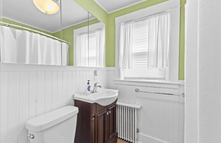 Full bathroom with tub/shower combo - 20 Mansfield Pl