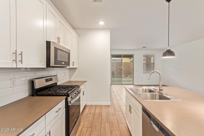 Building Photo - 14202 W Willow Ave