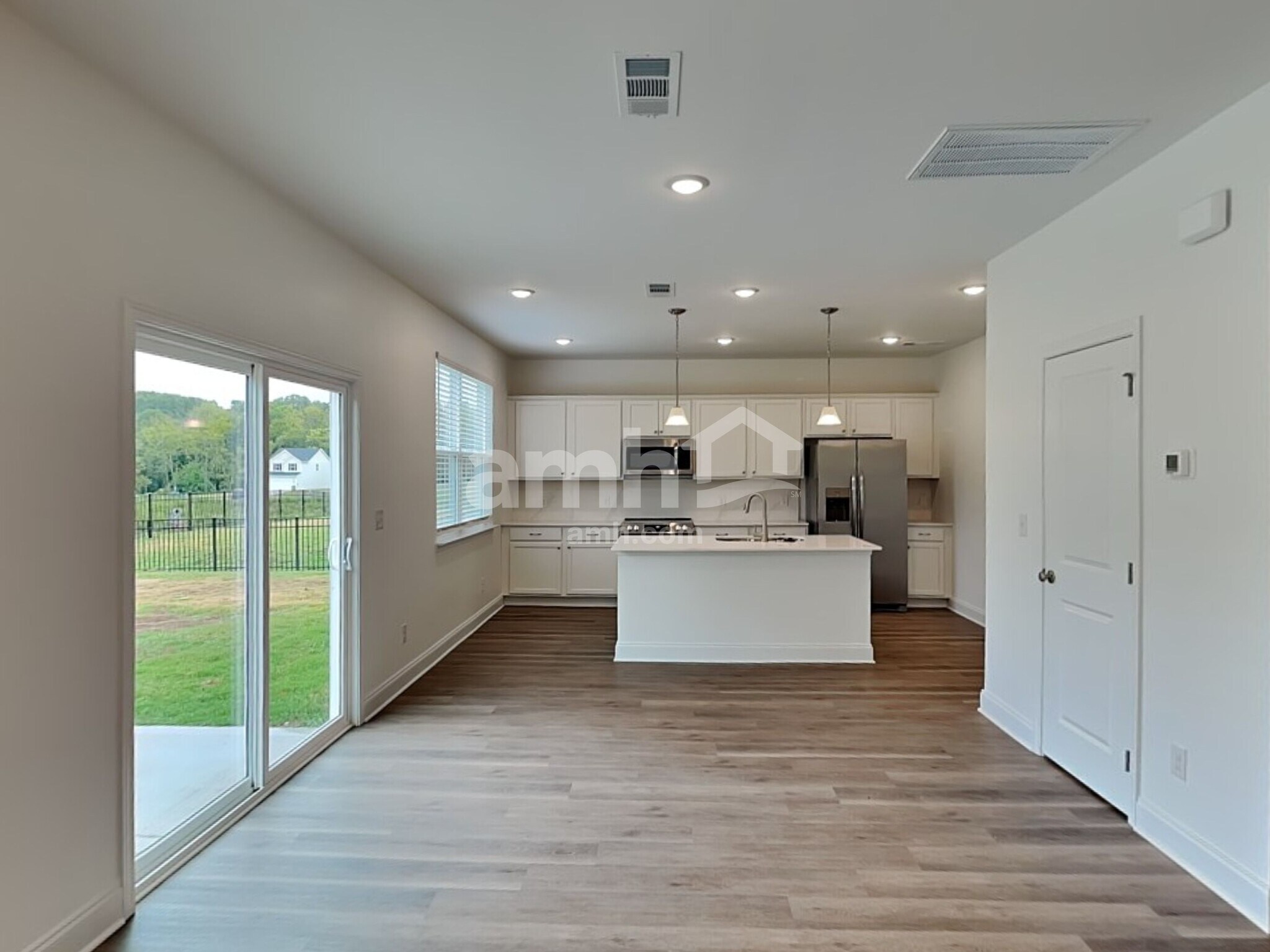 Building Photo - 304 Sharpe Ct