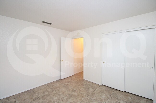 Building Photo - 2316 E Kelton Ln