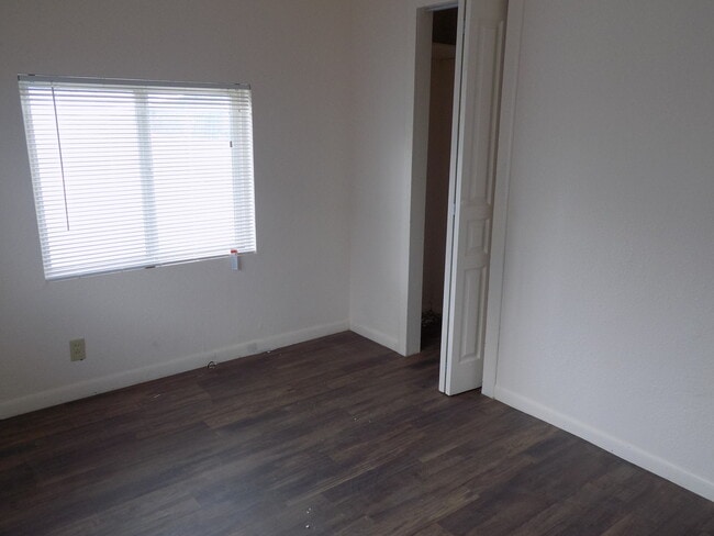 Building Photo - 1865 Hope St