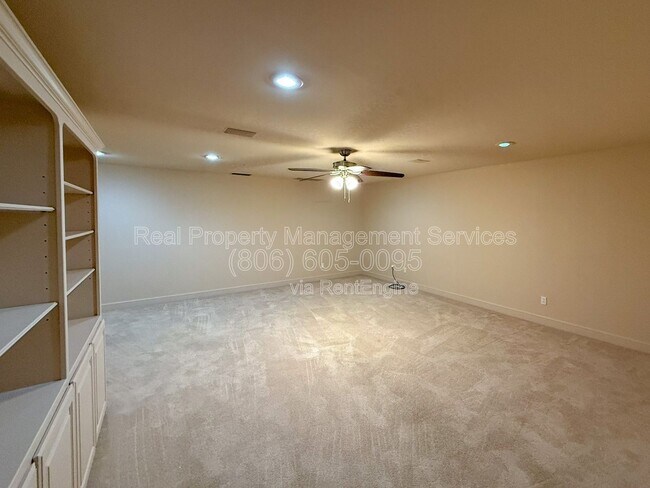 Building Photo - 2707 Regis St