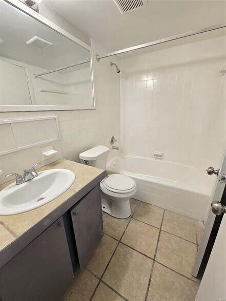 Building Photo - 3735 Wesley Dr