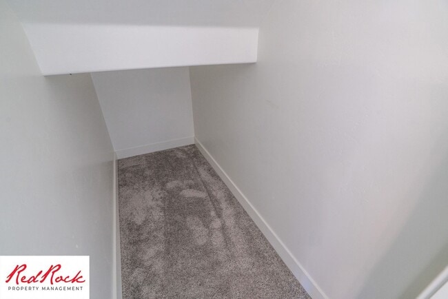 Building Photo - 4 Bed/2.5 Bath Townhome in Desert Bluff!