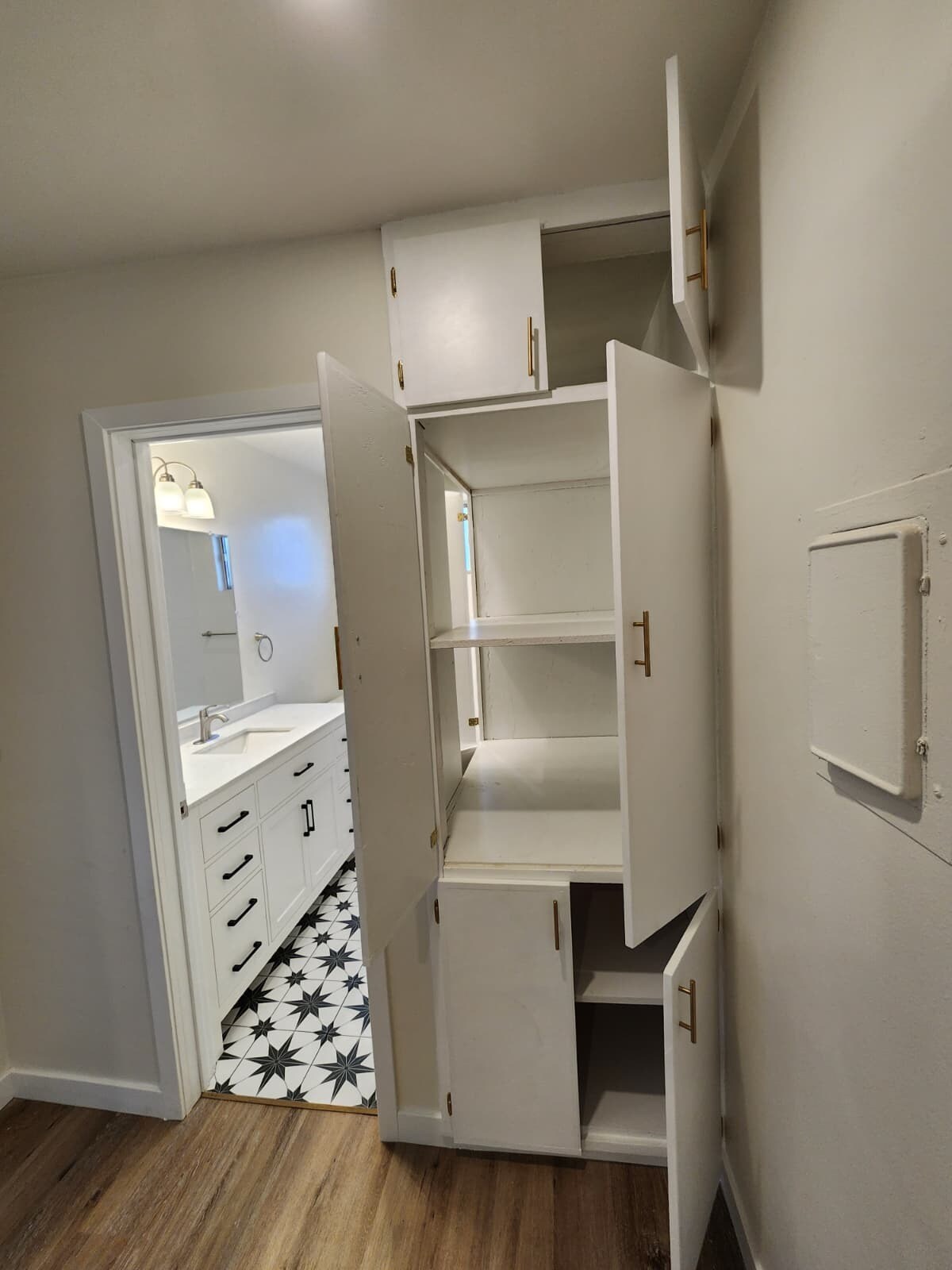 Building Photo - 1414 S Orange Grove Ave