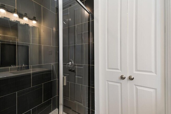 Building Photo - 524 Calmo Ct