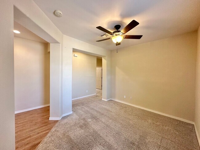 Building Photo - Beautiful 3 bedroom, 3 bathroom home with ...