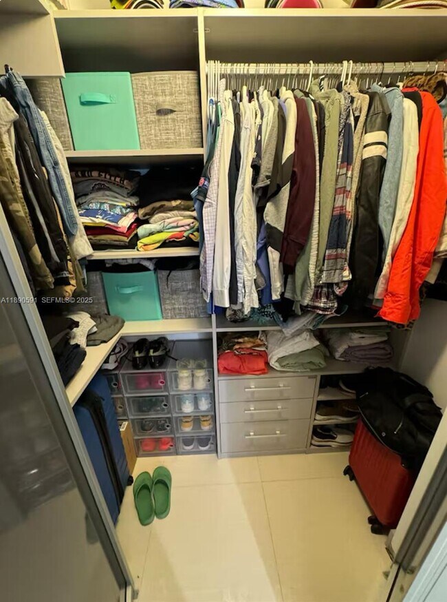 Building Photo - 9240 Byron Ave