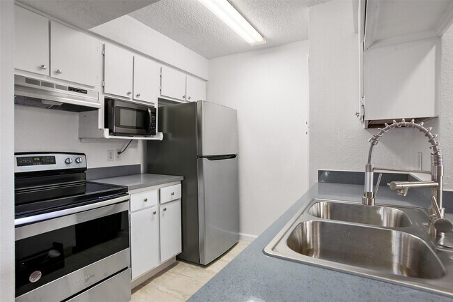 Building Photo - 260 El Dorado Blvd