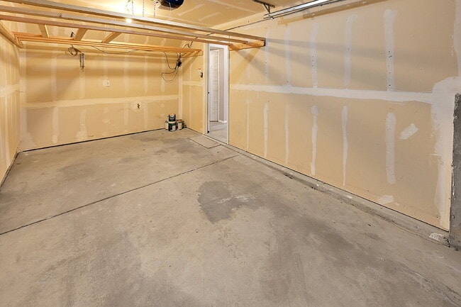 Building Photo - $2,050.00, 3 bed, 2.5 bath, located in Pal...