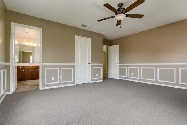 Building Photo - Beautiful Sky Ranch home with Spectacular Views!