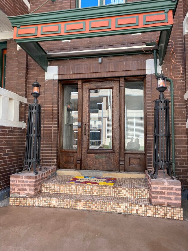 Building Photo - 1934 E 90th St