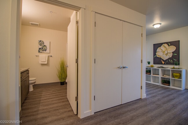 Building Photo - Ash Springs