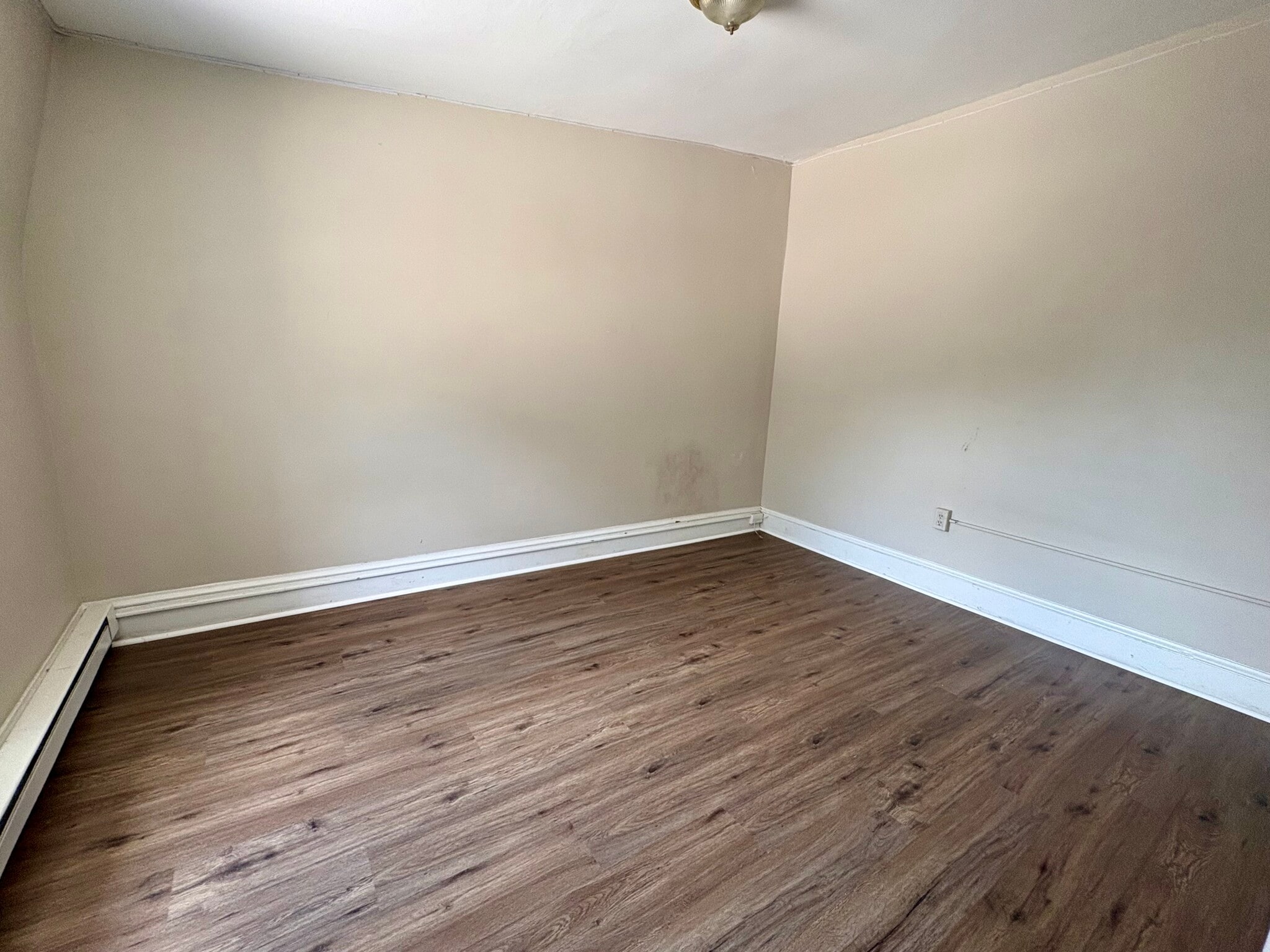 Building Photo - 1224 Eckert Ave
