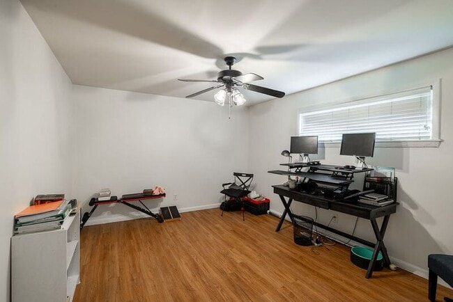 Building Photo - 250 Little St