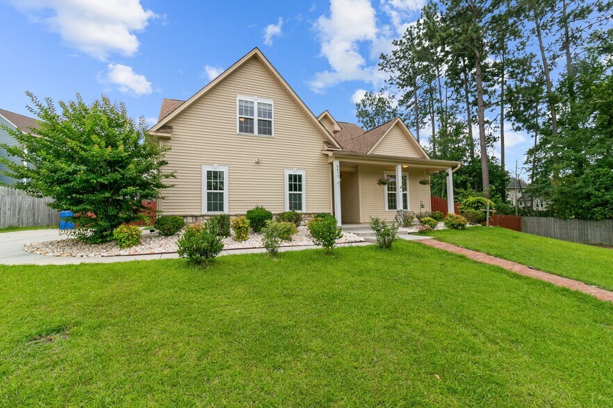 Building Photo - 6471 Chamblee Dr