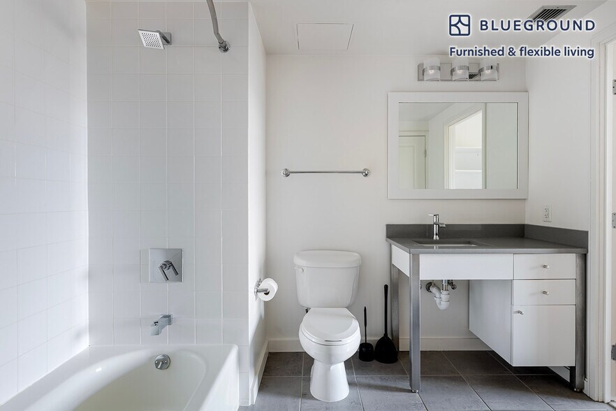 Building Photo - 100 Landsdowne St