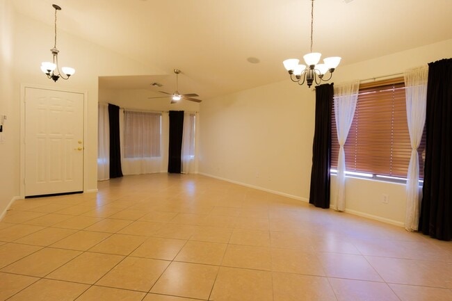 Building Photo - Spacious North Phoenix Home