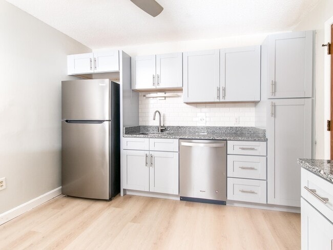 Building Photo - 8 Strawberry Bank Rd