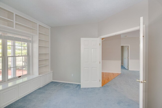 Building Photo - 3 Bedroom Farm House For Rent