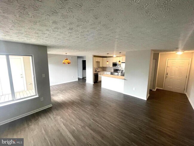 Building Photo - 2137 Wainwright Ct
