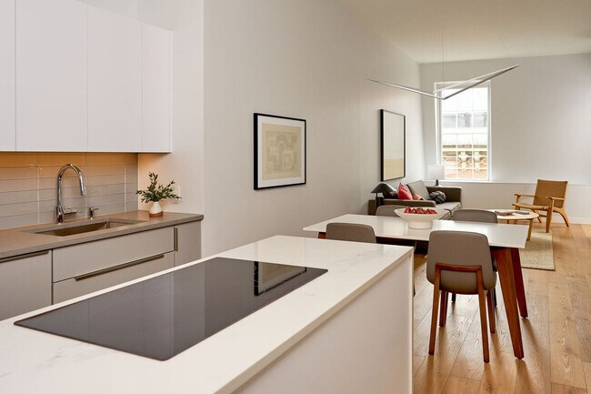 Building Photo - 121 Middle St