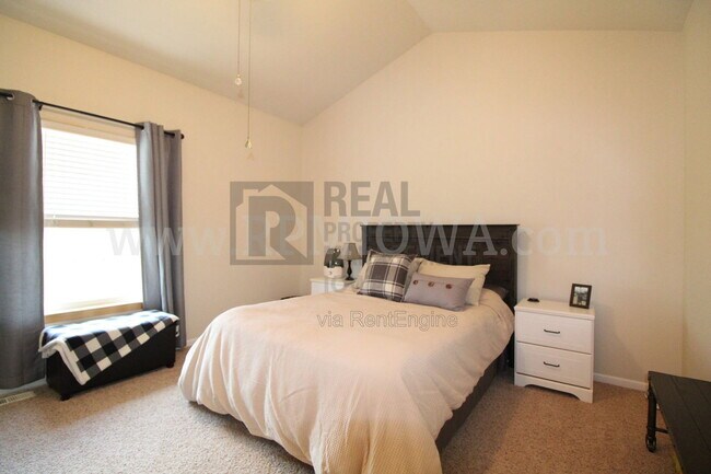 Building Photo - 1617 SW White Birch Cir