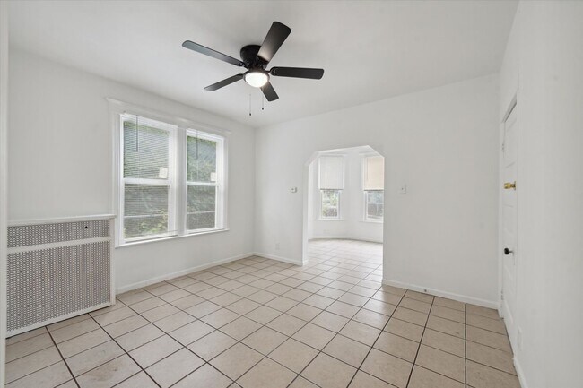 Building Photo - 4 Bedroom 2 Bath $1,500
