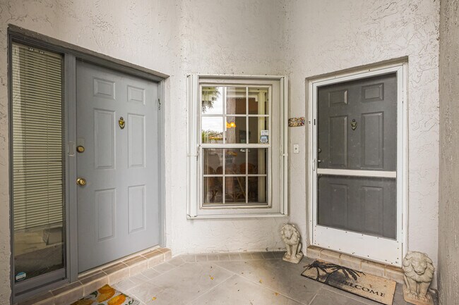 Building Photo - 11570 Briarwood Cir
