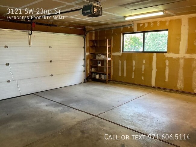 Building Photo - 3121 SW 23rd St