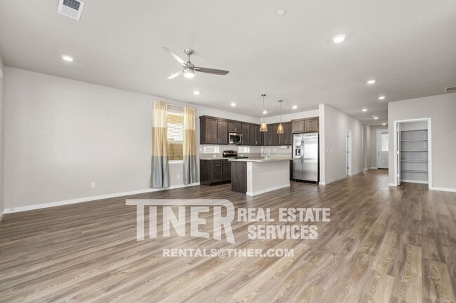 Building Photo - 4224 Roanne Wy