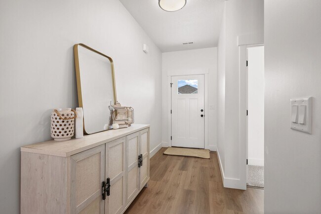 Building Photo - 252 W 800 S