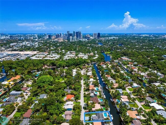 Building Photo - 1704 SW 4th Ct