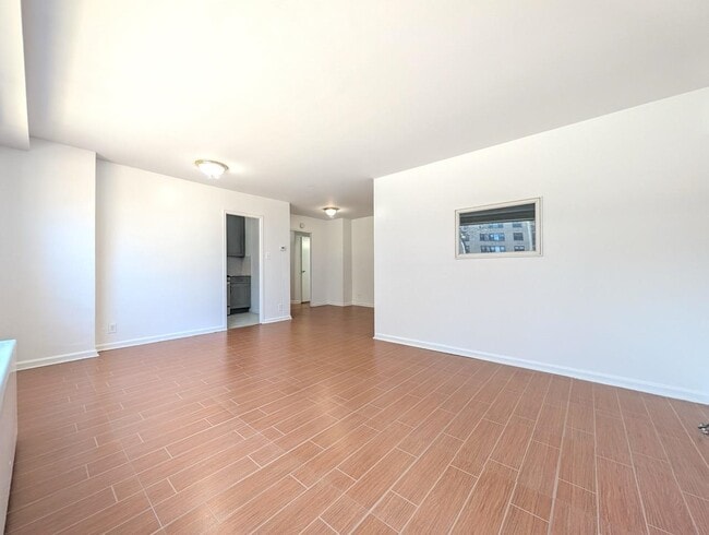 Building Photo - 225 ST PAUL Ave