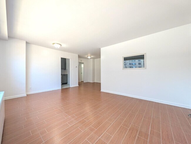 Building Photo - 225 St Pauls Ave