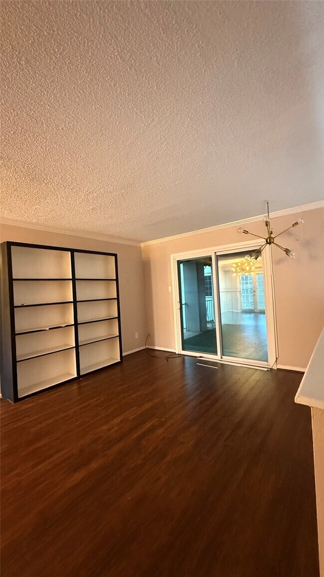 Building Photo - 2744 Briarhurst Dr