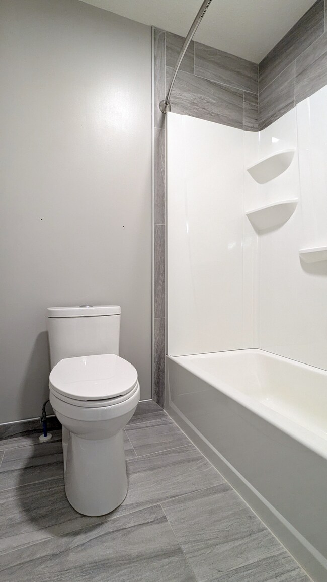 Building Photo - 2621 OAKRIDGE DR SW