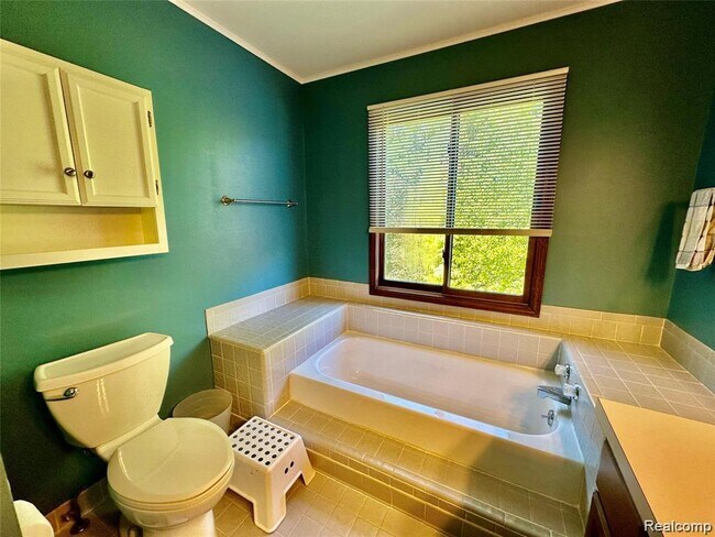 Building Photo - 24397 Venice Dr