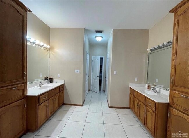 Building Photo - 16 Nappa Valley Dr