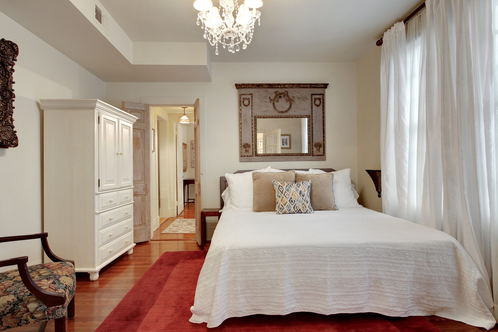 Dinning room or 2nd bedroom - 4 Fontainebleau Dr